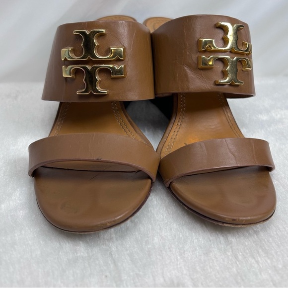 Tory Burch Tan wedges with Gold Emblem - Picture 4 of 5